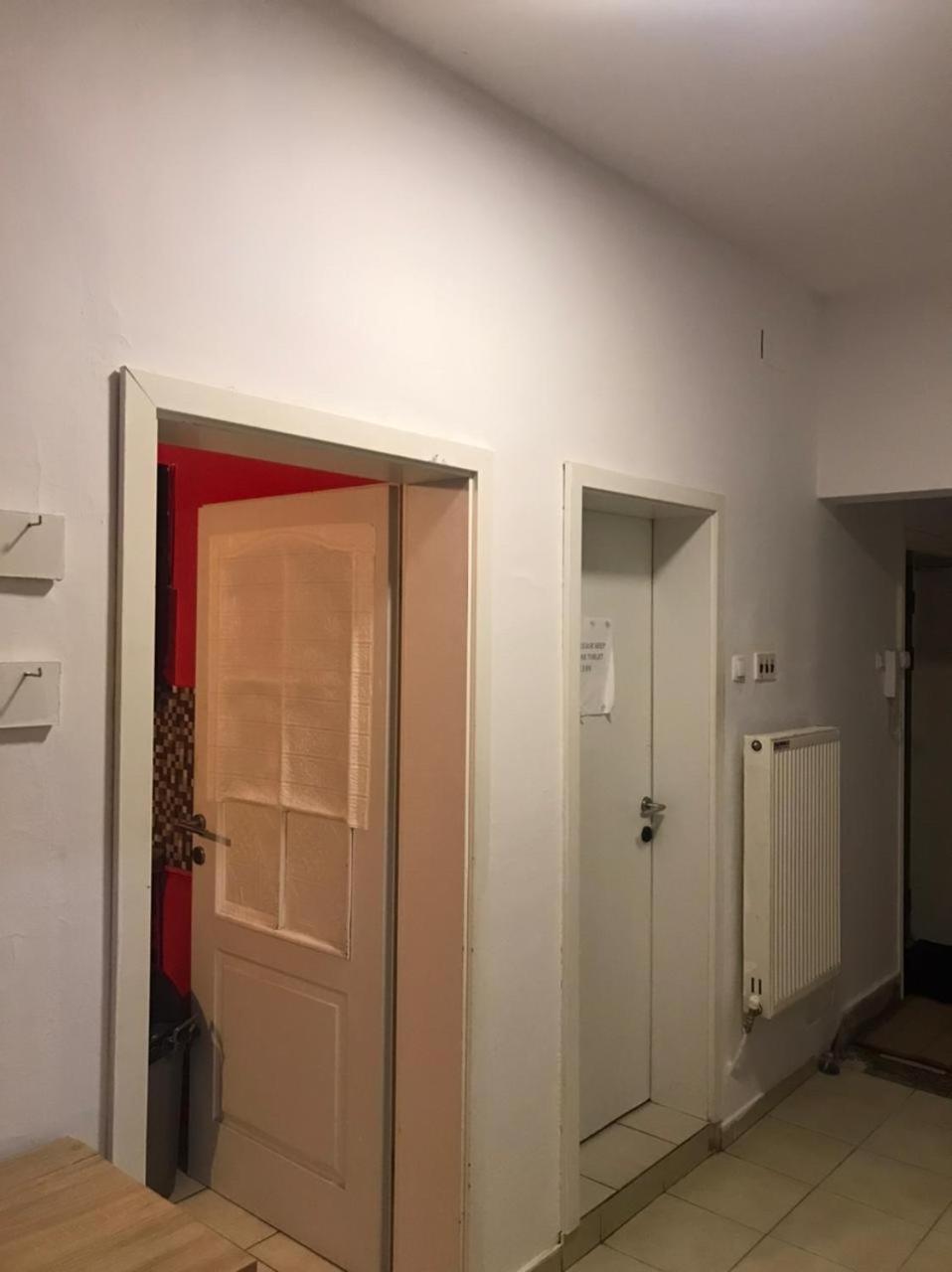Newborn Center Hostel All Day Free Coffee 普里什蒂纳 外观 照片