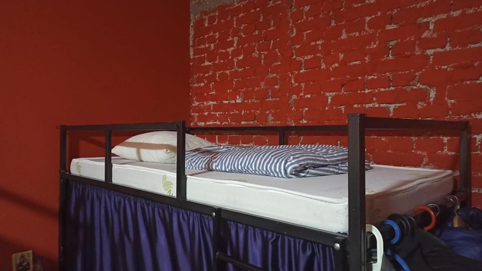 Newborn Center Hostel All Day Free Coffee 普里什蒂纳 外观 照片