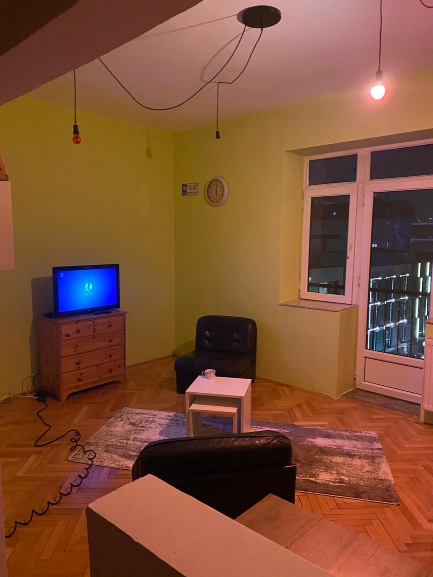 Newborn Center Hostel All Day Free Coffee 普里什蒂纳 外观 照片