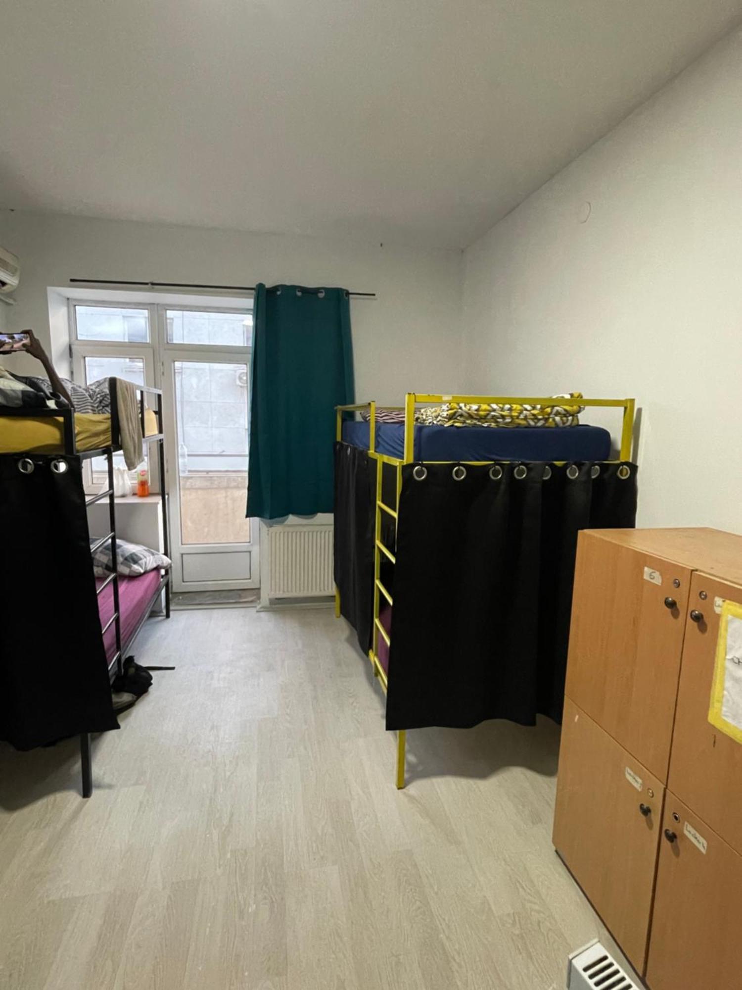 Newborn Center Hostel All Day Free Coffee 普里什蒂纳 外观 照片