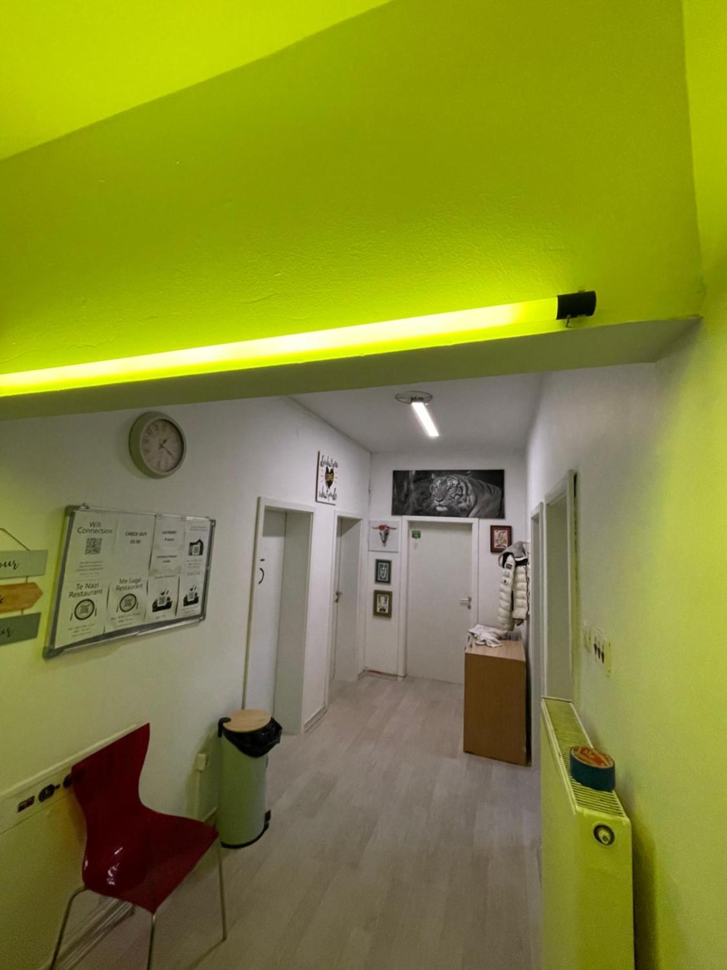 Newborn Center Hostel All Day Free Coffee 普里什蒂纳 外观 照片