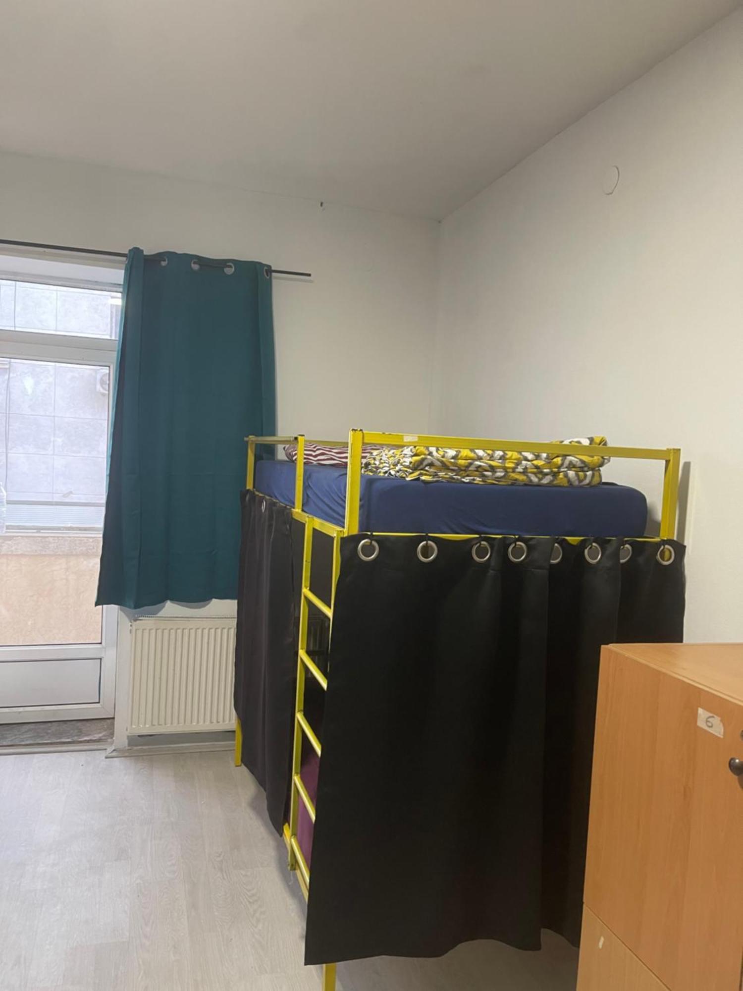 Newborn Center Hostel All Day Free Coffee 普里什蒂纳 外观 照片