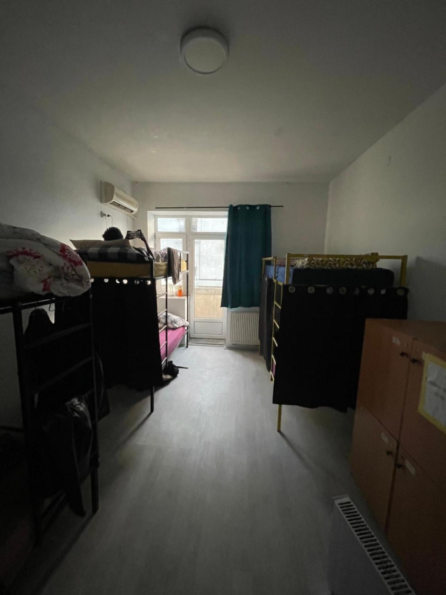Newborn Center Hostel All Day Free Coffee 普里什蒂纳 外观 照片